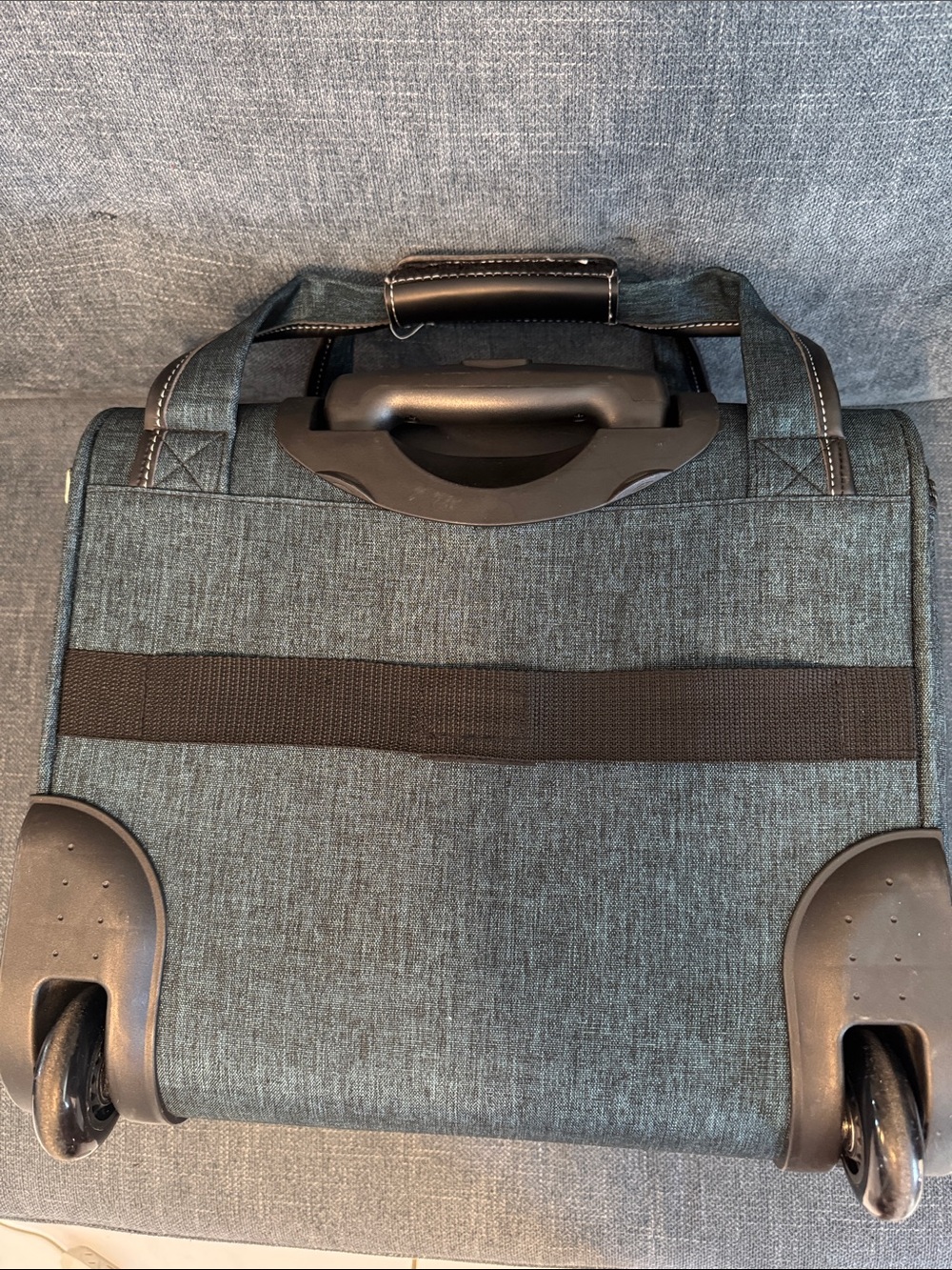 London Fog Under Seat Luggage - Picture 4 of 13